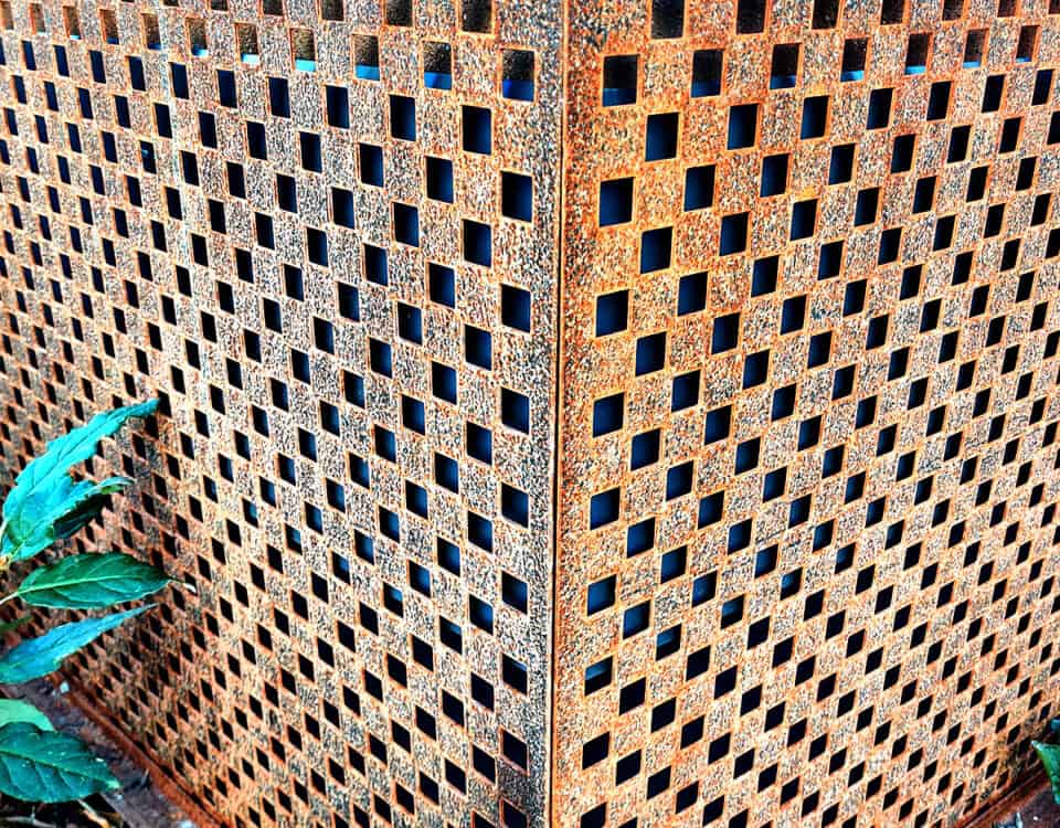 Referenssikohde Tikkurila teräsreikälevy chess 6