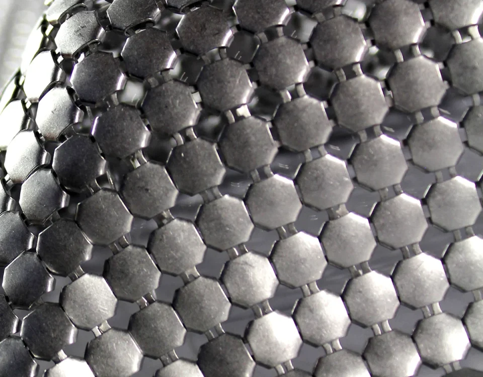 Alphamesh suomuverkko 5.8 alumiini matta arkkitehtuuriin